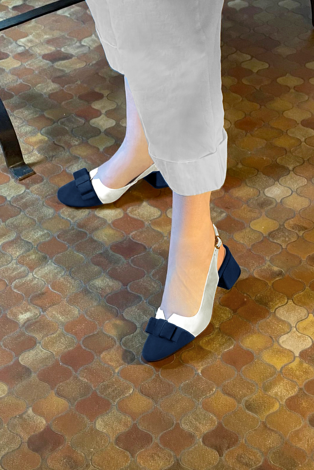 Navy blue and light silver women's open back shoes, with a knot. Round toe. Low flare heels. Worn view - Florence KOOIJMAN
